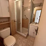 2 Pièces Proche Avec Garage, - Fr-1-226a-167 Apartamento Fréjus